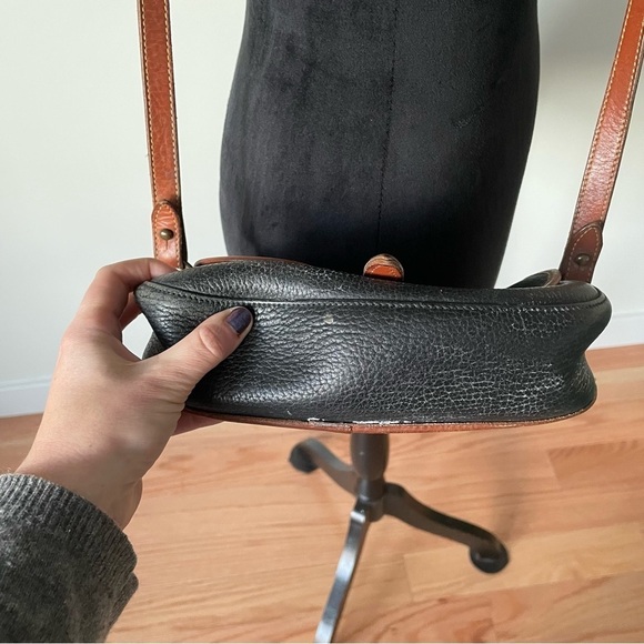 Dooney & Bourke Vintage Black Pebble Leather Brown Trim Spectator Crossbody Bag - Picture 6 of 10
